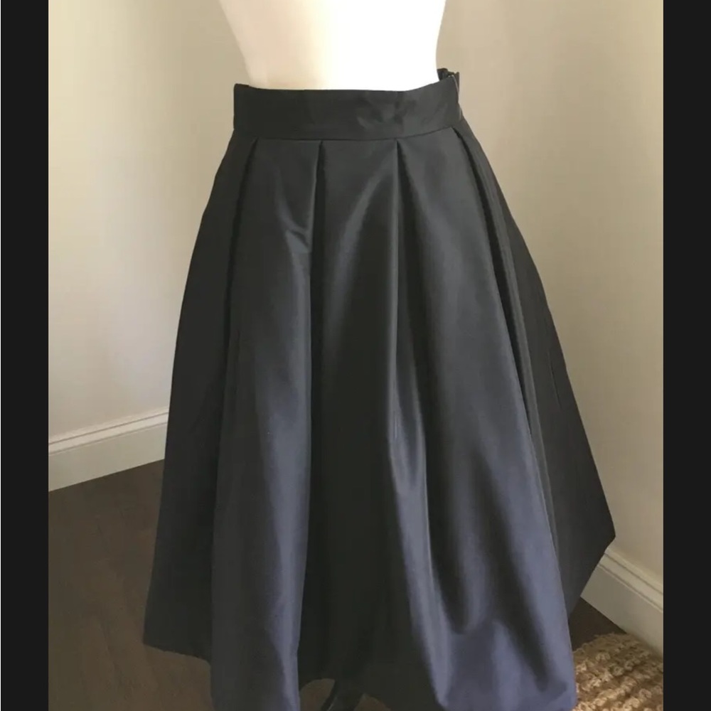 White House Black Market Navy taffeta pleated skirt size 16